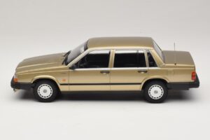 Volvo 740 GL Oro Minichamps 1:18 155171700 Pressofusione — immagine 3 di 6