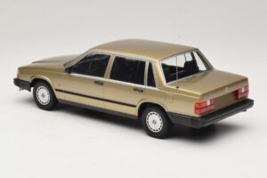 Volvo 740 GL Oro Minichamps 1:18 155171700 Pressofusione — immagine 5 di 6