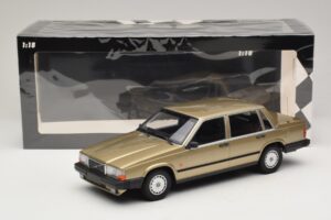 Volvo 740 GL Oro Minichamps 1:18 155171700 Pressofusione — immagine 6 di 6