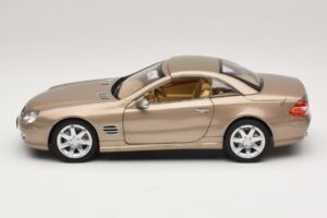 Mercedes SL500 R230 Travertine Beige Norev 1:18 183843 Pressofusione — immagine 4 di 9