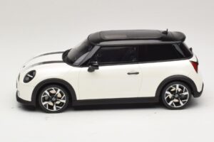 Mini Cooper S F66 Nanuq White Metallic Otto 1:18 OT1245 Resina — immagine 3 di 6