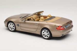 Mercedes SL500 R230 Travertine Beige Norev 1:18 183843 Pressofusione — immagine 8 di 9