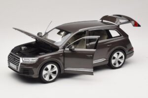 Audi Q7 4M Argus Brown Minichamps 1:18 5011407615 Pressofusione — immagine 2 di 8