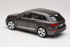Audi Q7 4M Argus Brown Minichamps 1:18 5011407615 Pressofusione — immagine 7 di 8