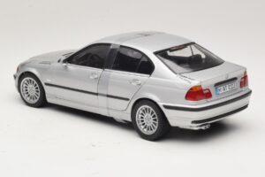 BMW 3-Series E46 6-Cylinder Argento UT Models 1:18 20512 Pressofusione — immagine 5 di 6