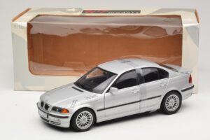 BMW 3-Series E46 6-Cylinder Argento UT Models 1:18 20512 Pressofusione — immagine 6 di 6