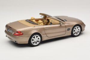 Mercedes SL500 R230 Travertine Beige Norev 1:18 183843 Pressofusione — immagine 3 di 9