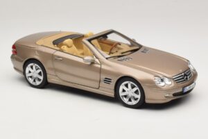 Mercedes SL500 R230 Travertine Beige Norev 1:18 183843 Pressofusione — immagine 7 di 9