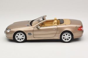 Mercedes SL500 R230 Travertine Beige Norev 1:18 183843 Pressofusione — immagine 5 di 9