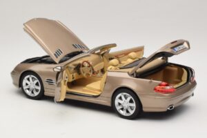 Mercedes SL500 R230 Travertine Beige Norev 1:18 183843 Pressofusione — immagine 6 di 9