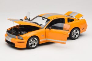 Ford Mustang GT S197 Grabber Orange Metallic AUTOart 1:18 73117-A1 Pressofusione — immagine 2 di 8