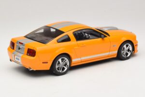 Ford Mustang GT S197 Grabber Orange Metallic AUTOart 1:18 73117-A1 Pressofusione — immagine 3 di 8
