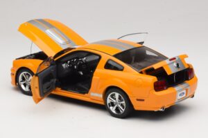 Ford Mustang GT S197 Grabber Orange Metallic AUTOart 1:18 73117-A1 Pressofusione — immagine 5 di 8