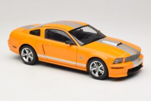 Ford Mustang GT S197 Grabber Orange Metallic AUTOart 1:18 73117-A1 Pressofusione — immagine 6 di 8