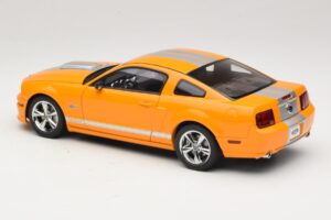 Ford Mustang GT S197 Grabber Orange Metallic AUTOart 1:18 73117-A1 Pressofusione — immagine 7 di 8