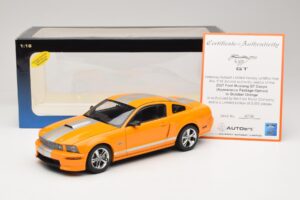 Ford Mustang GT S197 Grabber Orange Metallic AUTOart 1:18 73117-A1 Pressofusione — immagine 8 di 8