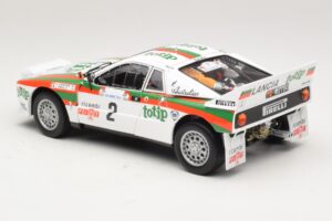 Lancia 037 #2 A. Bettega / M. Perissinot Rally San Marino 1984 Kyosho 1:18 08306F Pressofusione — immagine 7 di 8
