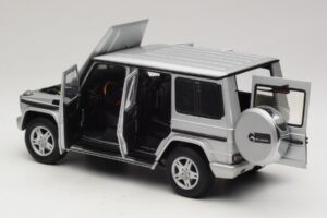 Mercedes G500 W463 LWB Edizione Concessionario Argento AUTOart 1:18 B66962142 Pressofusione — immagine 5 di 8
