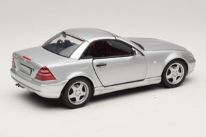 Mercedes SLK230 R170 AMG Roadster Argento UT Models 1:18 26152 Pressofusione — immagine 3 di 8