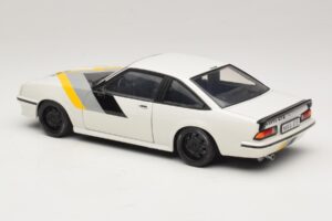 Opel Manta B GT/E Bianco Cerchi Personalizzati Neri Revell 1:18 08422 Pressofusione — immagine 7 di 8