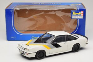 Opel Manta B GT/E Bianco Cerchi Personalizzati Neri Revell 1:18 08422 Pressofusione — immagine 8 di 8