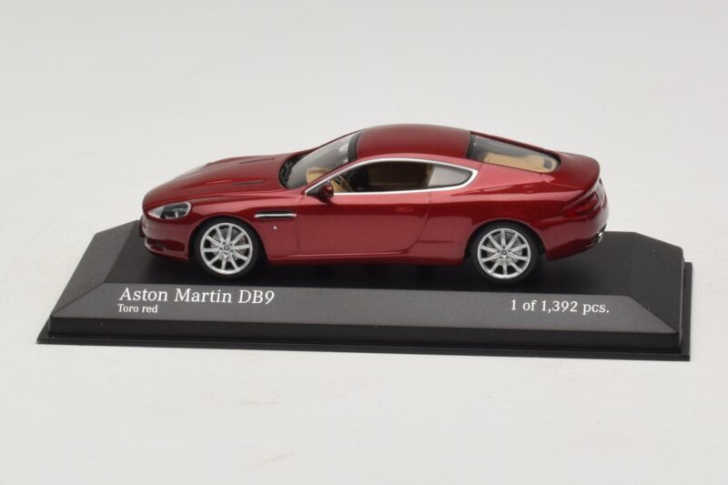 Aston Martin DB9 Rosso Metallizzato Minichamps 1:43 400137340 Pressofusione
