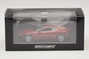 Aston Martin DB9 Rosso Metallizzato Minichamps 1:43 400137340 Pressofusione — immagine 4 di 4