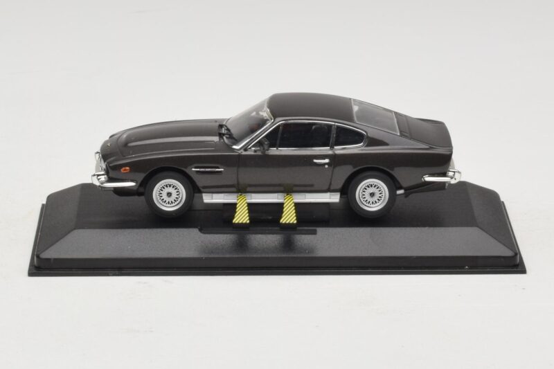 Aston Martin DBS On Her Majesty's Secret Service Con Sci Minichamps 1:43 Aston Martin DBS On Her Majesty's Secret Service Con Sci Minichamps 1:43 436137600-P1 Pressofusione