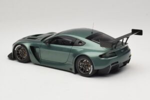 Aston Martin V12 Vantage GT3 Verde AUTOart 1:18 81306 Pressofusione — immagine 5 di 6