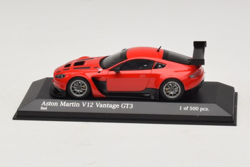Aston Martin V12 Vantage GT3 Rosso Minichamps 1:43 Aston Martin V12 Vantage GT3 Rosso Minichamps 1:43 4371121392 Pressofusione