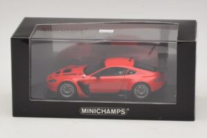 Aston Martin V12 Vantage GT3 Rosso Minichamps 1:43 4371121392 Pressofusione — immagine 4 di 4