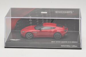 Aston Martin V12 Zagato Rosso Minichamps 1:43 437137220 Pressofusione — immagine 4 di 5