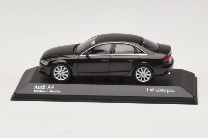 Audi A4 B8 Marrone Metallizzato Minichamps 1:43 Audi A4 B8 Marrone Metallizzato Minichamps 1:43 410011000 Pressofusione
