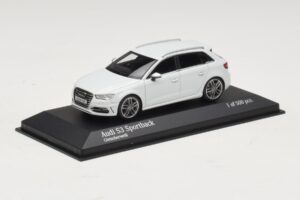 Audi S3 8V Sportback Bianco Minichamps 1:43 437013010 Pressofusione — immagine 2 di 4