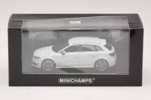 Audi S3 8V Sportback Bianco Minichamps 1:43 437013010 Pressofusione — immagine 4 di 4