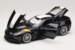 Chevrolet Corvette C7 Grand Sport Nero con Strisce Bianche AUTOart 1:18 71273 Composito — immagine 2 di 8