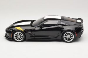 Chevrolet Corvette C7 Grand Sport Nero con Strisce Bianche AUTOart 1:18 71273 Composito — immagine 4 di 8