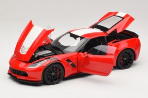 Chevrolet Corvette C7 Grand Sport Rosso con Strisce Bianche AUTOart 1:18 71274 Composito — immagine 2 di 8