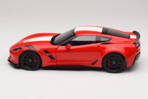 Chevrolet Corvette C7 Grand Sport Rosso con Strisce Bianche AUTOart 1:18 71274 Composito — immagine 4 di 8