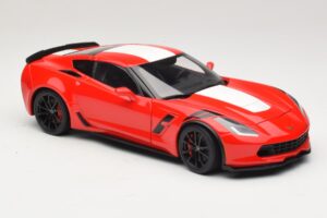 Chevrolet Corvette C7 Grand Sport Rosso con Strisce Bianche AUTOart 1:18 71274 Composito — immagine 6 di 8