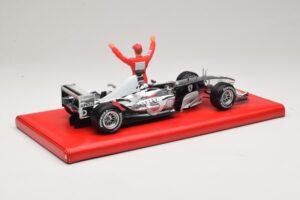 Ferrari F2004 #1 M. Schumacher Six Time World Champion 2004 Cromo Argento Hot Wheels 1:18 C7332 Pressofusione — immagine 2 di 6