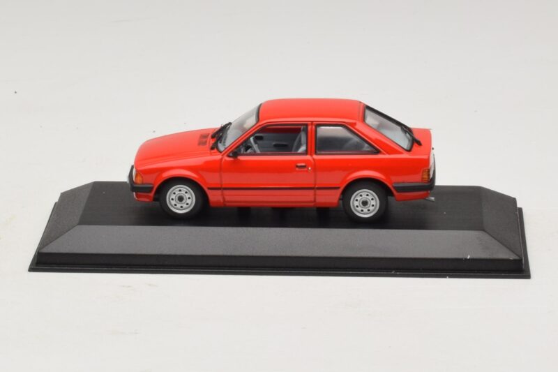 Ford Escort Mk3 3 Porte Rosso Minichamps 1:43 Ford Escort Mk3 3 Porte Rosso Minichamps 1:43 400085000 Pressofusione