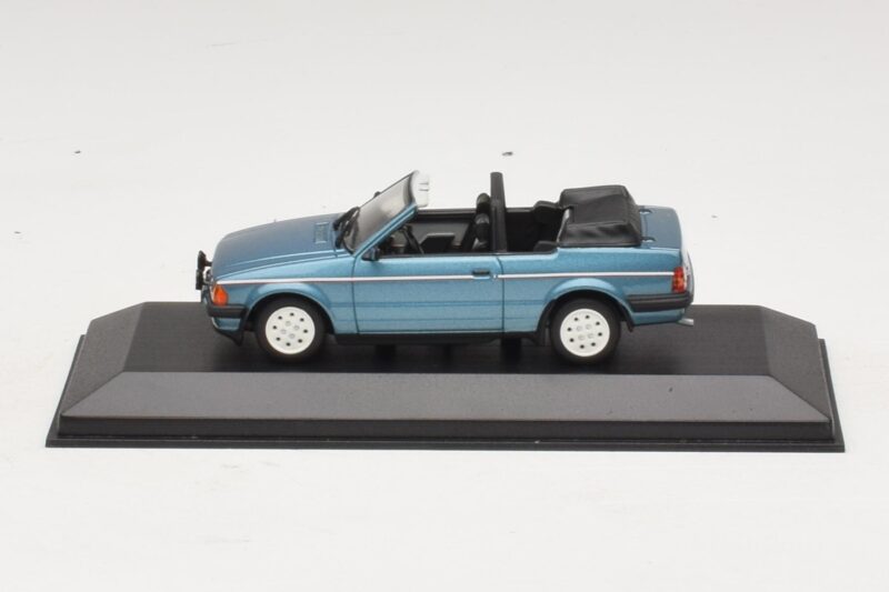 Ford Escort Mk3 Cabriolet Blu Metallizzato Minichamps 1:43 Ford Escort Mk3 Cabriolet Blu Metallizzato Minichamps 1:43 400085030 Pressofusione