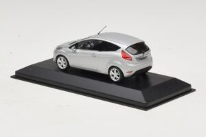 Ford Fiesta Mk7 Moondust Silver Metallic Minichamps 1:43 403088003 Pressofusione — immagine 3 di 4