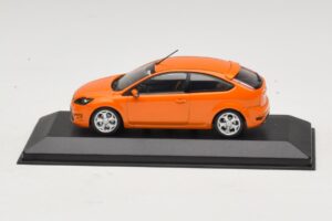 Ford Focus ST Mk2 Electric Orange Scatola di Ricambio Minichamps 1:43 400087302-R1 Pressofusione