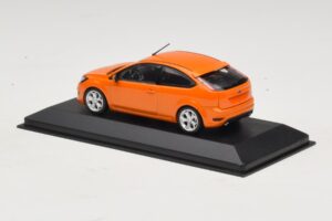 Ford Focus ST Mk2 Electric Orange Scatola di Ricambio Minichamps 1:43 400087302-R1 Pressofusione — immagine 3 di 4