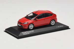 Ford Focus ST Mk2 Rosso Minichamps 1:43 400087301 Pressofusione — immagine 2 di 4