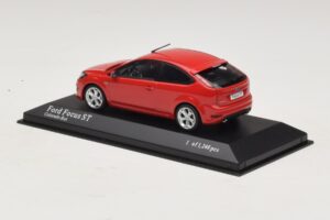 Ford Focus ST Mk2 Rosso Minichamps 1:43 400087301 Pressofusione — immagine 3 di 4