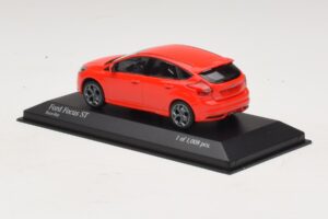 Ford Focus ST Mk3 Rosso Minichamps 1:43 410081001 Pressofusione — immagine 3 di 4