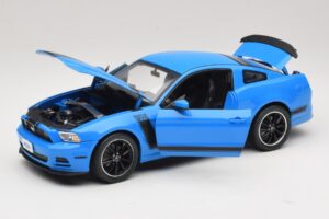 Ford Mustang Boss 302 S197 Blu Shelby Collectibles 1:18 25414S Pressofusione — immagine 2 di 8